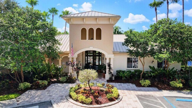 Building Photo - 1700 Crestwood Ct S