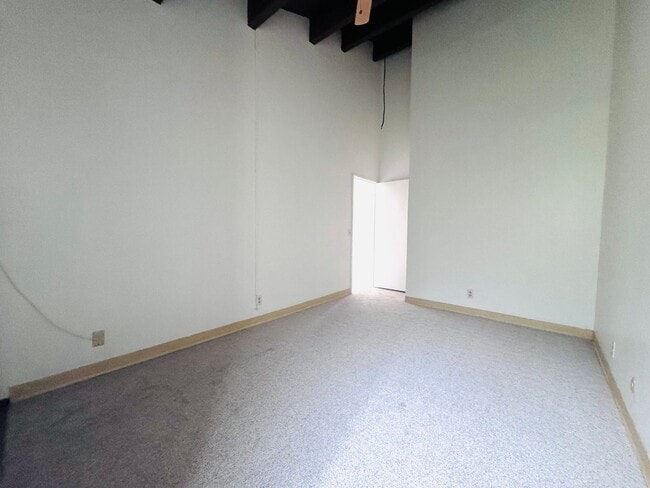 Building Photo - 2 bedroom Townhouse in Makaha Valley