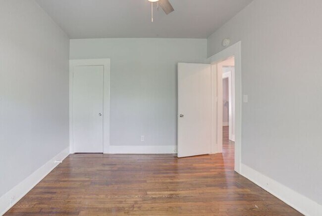 Building Photo - Charming Craftsman 3/1 Home Next To TU!