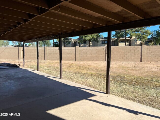 Building Photo - 10801 N 43rd Dr