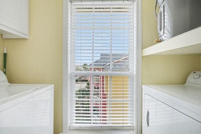 Building Photo - 7000 Seawall Blvd