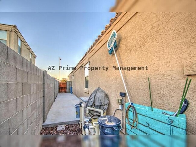 Building Photo - 30945 W Picadilly Rd