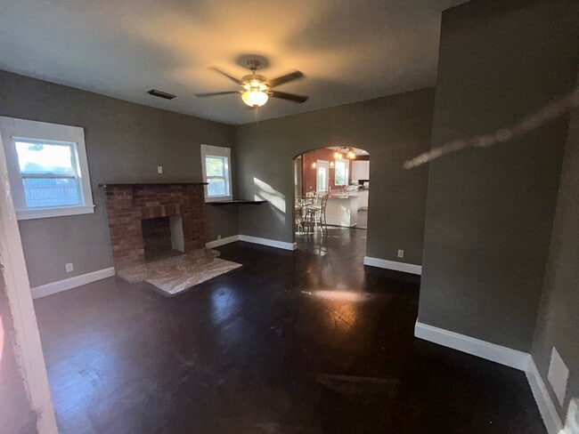 Building Photo - 115 E Lattin St