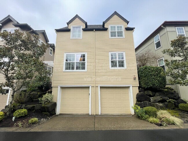 Building Photo - 10235 NW Edgewood Dr