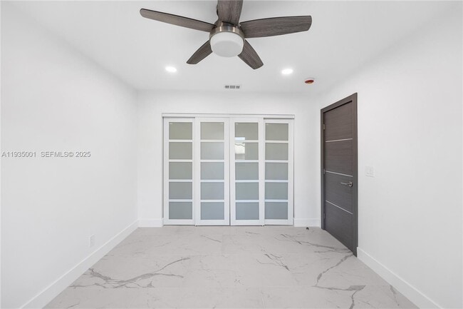 Building Photo - 218 SE 2nd St