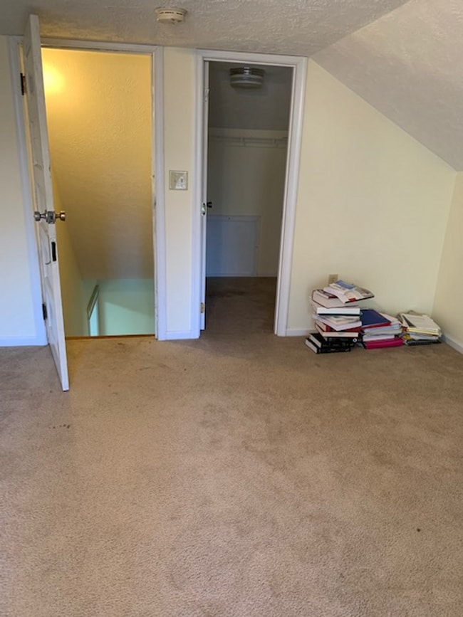 Building Photo - 215 N Lewis St