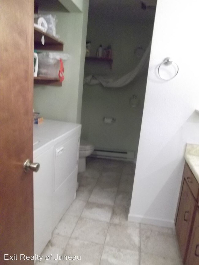 Building Photo - 3360 Nowell Ave