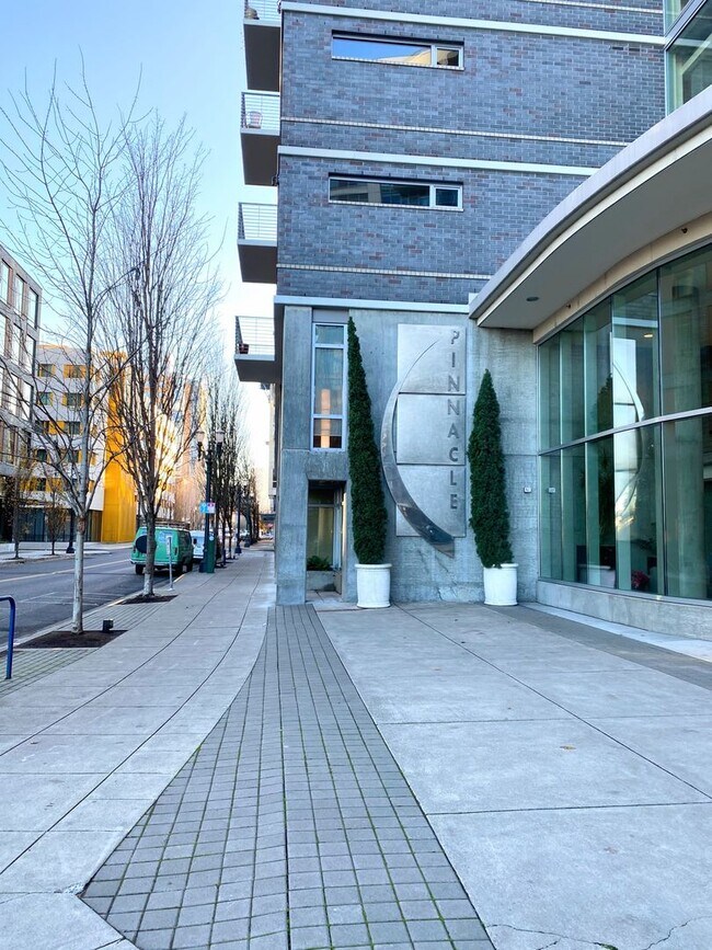 Building Photo - WARC01