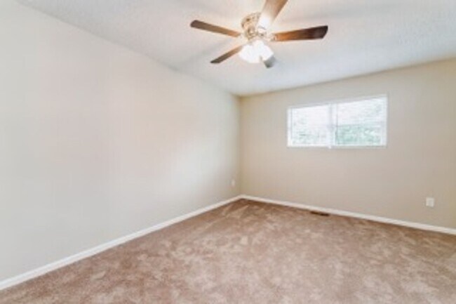 Building Photo - Renovated ~ 2 bedroom / 1.5 Townhome in West Ashley