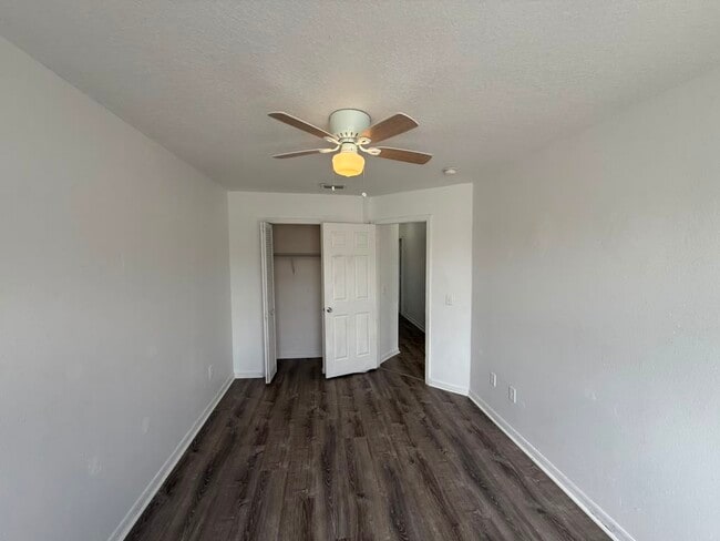 Building Photo - 833 Caribbean Dr