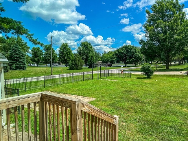 Building Photo - FOR RENT SAINT JOE-MOVE IN READY