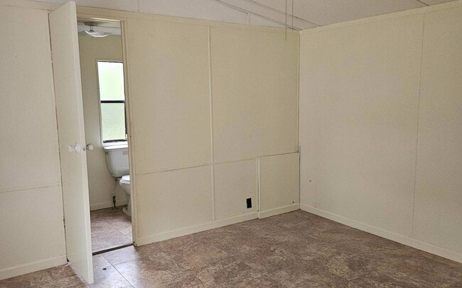 Building Photo - 225 Pecan Ln