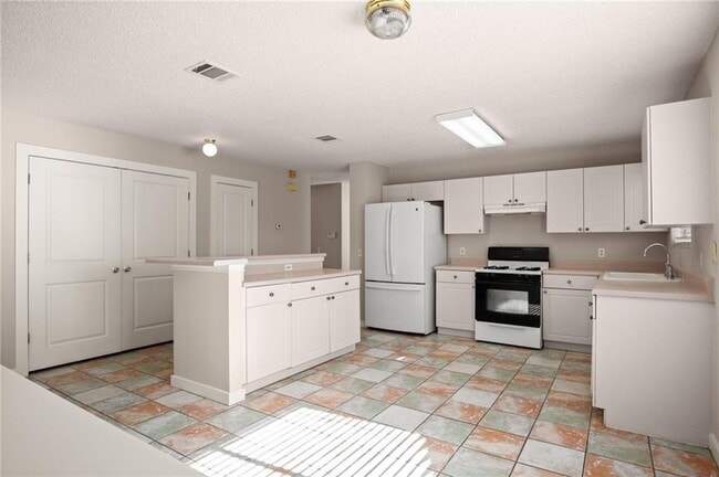 Building Photo - 185 Segovia Way