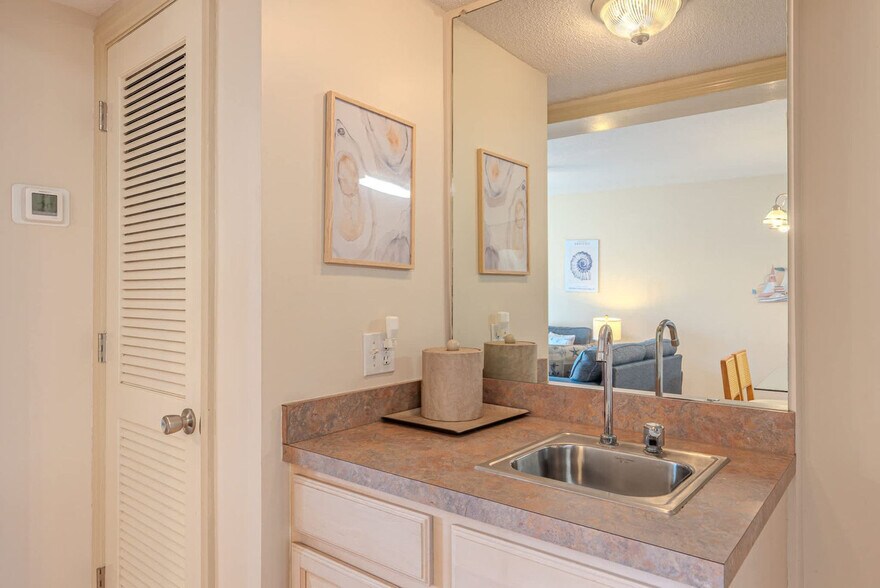 Building Photo - 40 Folly Field Rd