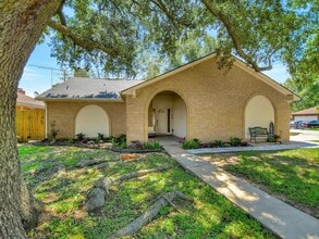 Building Photo - 21902 Meadowhill Dr