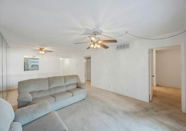 Building Photo - 11485 Oakhurst Rd
