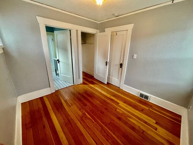 Building Photo - Beautiful 3bd/1bath South Tabor Bungalow w...
