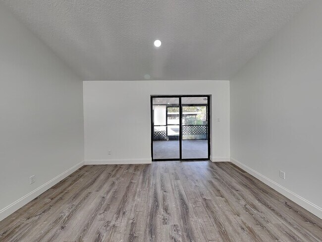 Building Photo - 9439 Lake Lotta Cir