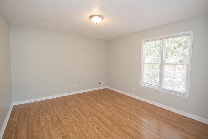 Building Photo - 2504 Banner Hill Rd