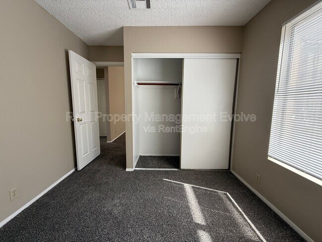 Building Photo - 3936 W Chama Dr