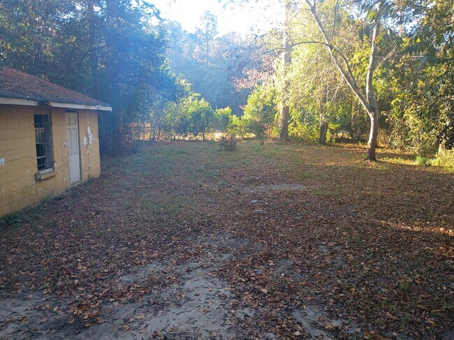 Building Photo - 304 Wells Ave