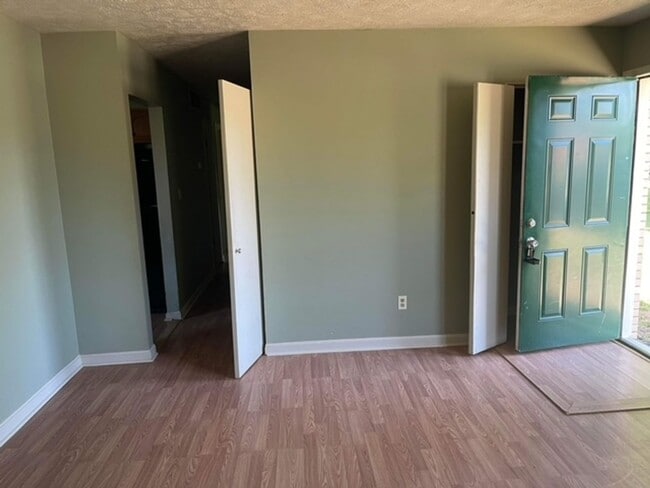 Building Photo - 3 Bed, 1 Bath House with a partially finished basement with fenced back yard