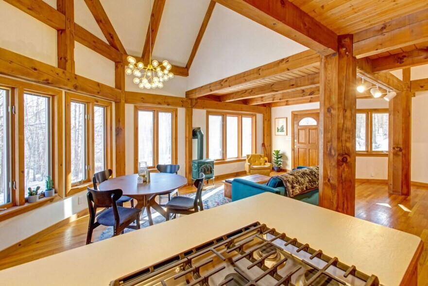 Building Photo - 93 Zych Rd