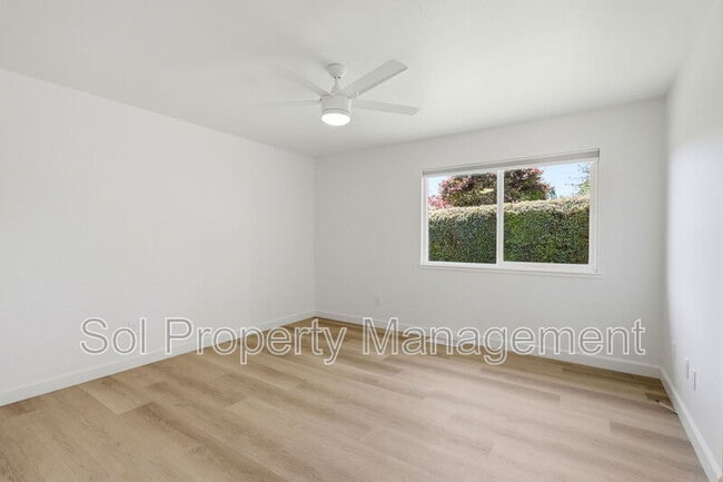 Building Photo - 905 Pellegrini St
