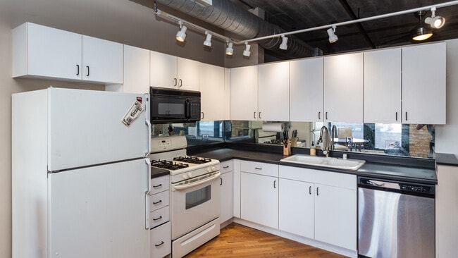 Building Photo - 411 W Ontario St