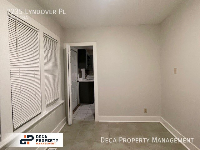 Building Photo - 2 Bedroom House