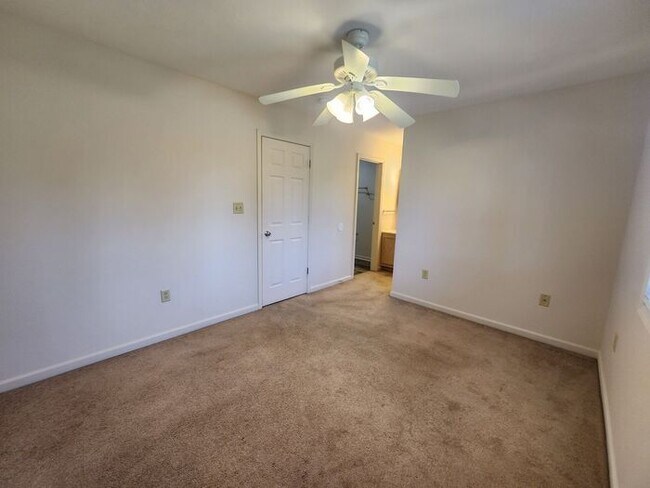 Building Photo - Scary Good Deal