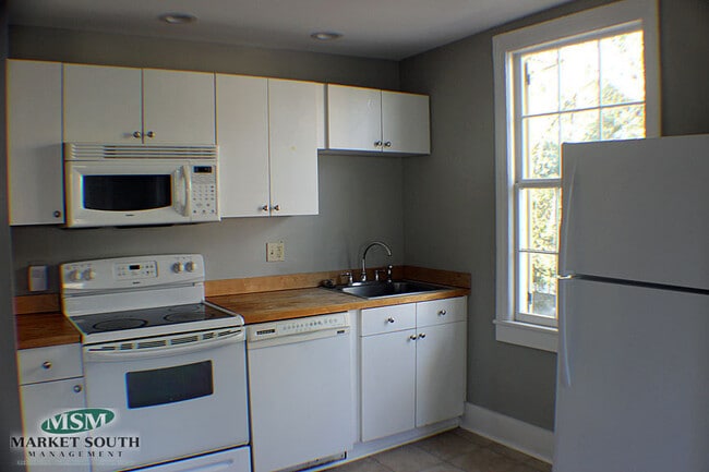 Building Photo - ***APPLICATION PENDING!! WALK TO FORSYTH!