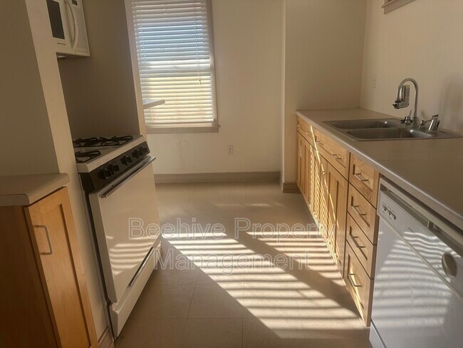 Building Photo - 1301 W Monroe St