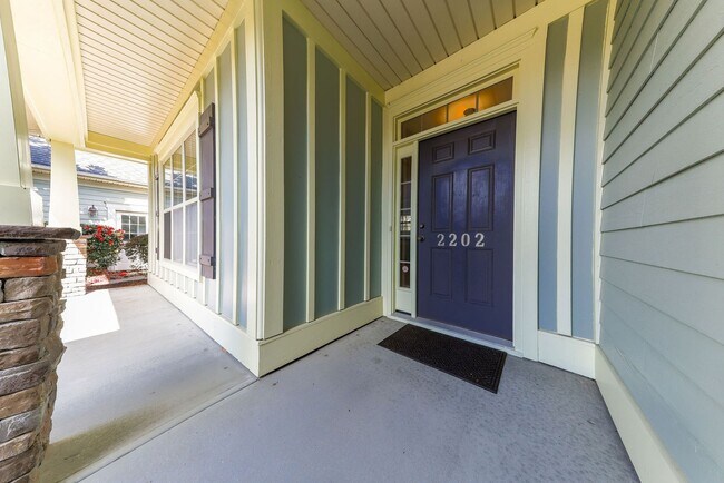 Building Photo - ~ COMPASS POINTE ~