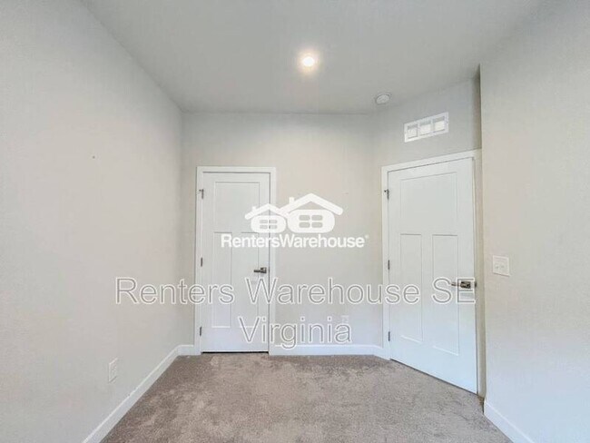 Building Photo - 1724 Defiance Dr