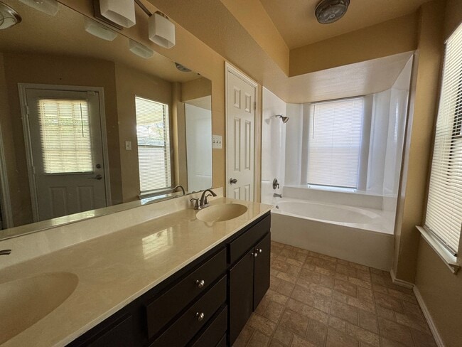 Building Photo - 4806 Greenlee Dr