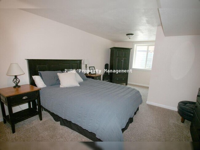 Building Photo - 3 Bed/2 Bath Ranch Home on Large Lot with Oversized Garage