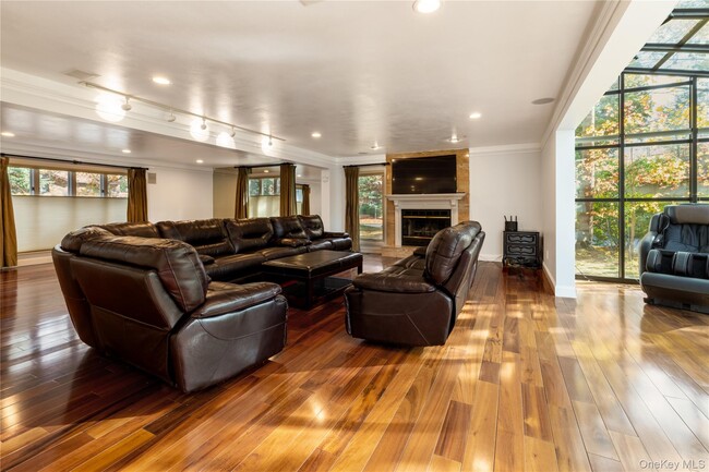 Building Photo - 12 Bolton Dr