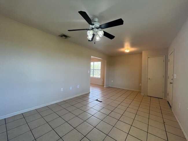 Building Photo - 10503 Hunters Pond