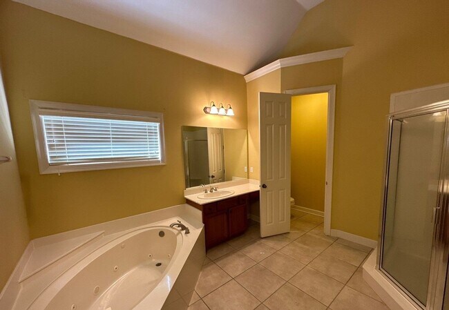 Building Photo - 10135 Ridgewood Oak Dr