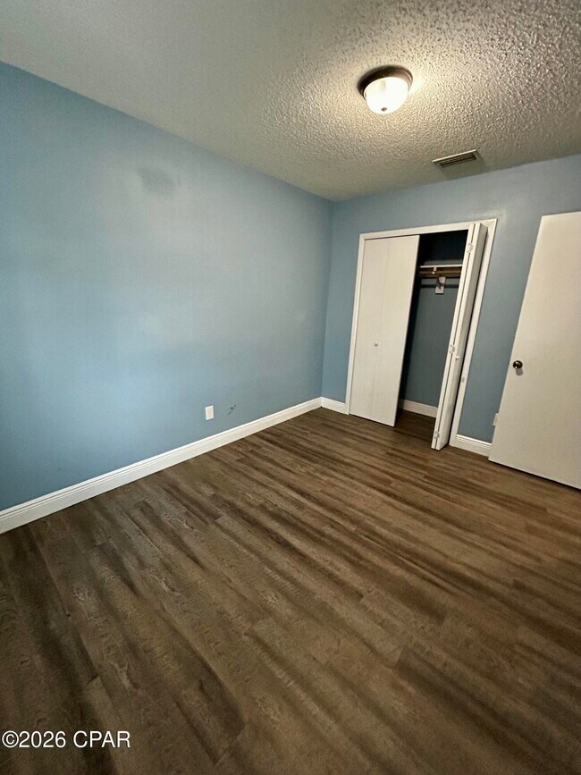 Building Photo - 6321 Lenawee St