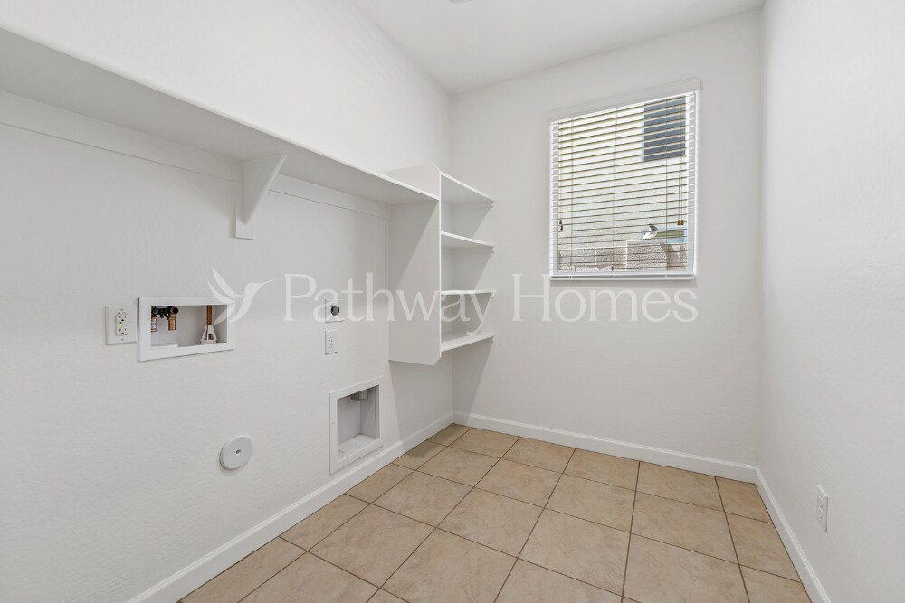 Building Photo - 18241 N Crestview Ln