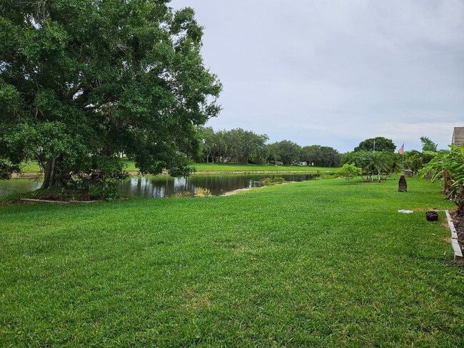 Building Photo - 552 Calamondin Way SW