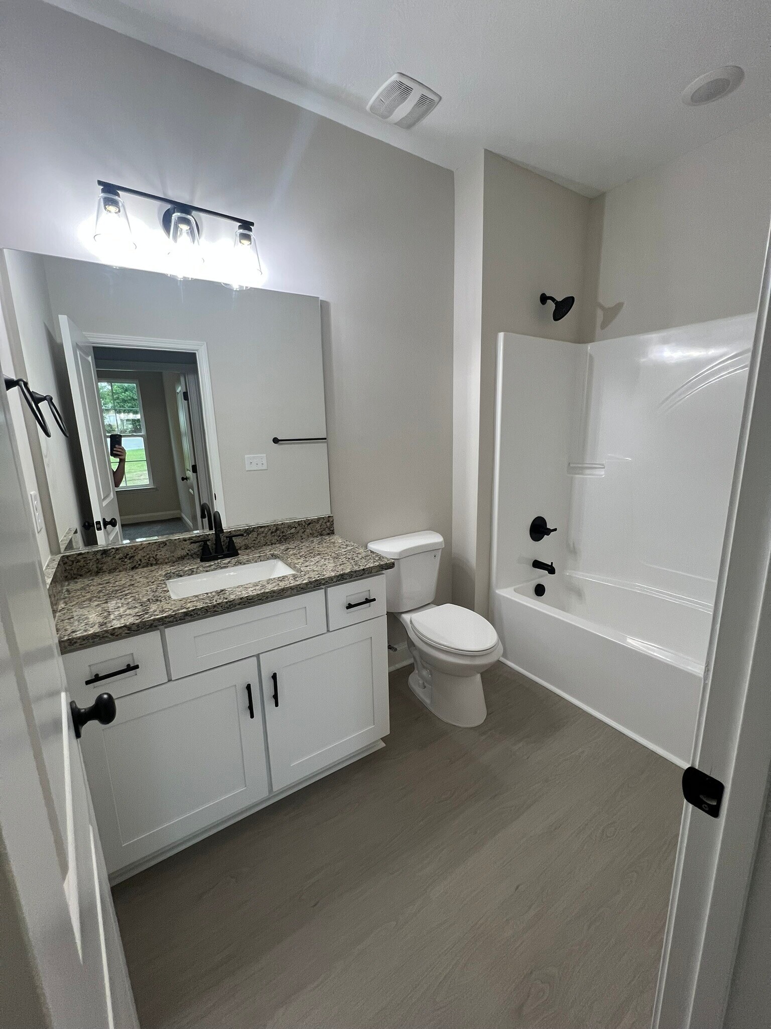 Building Photo - 102 Bennett St