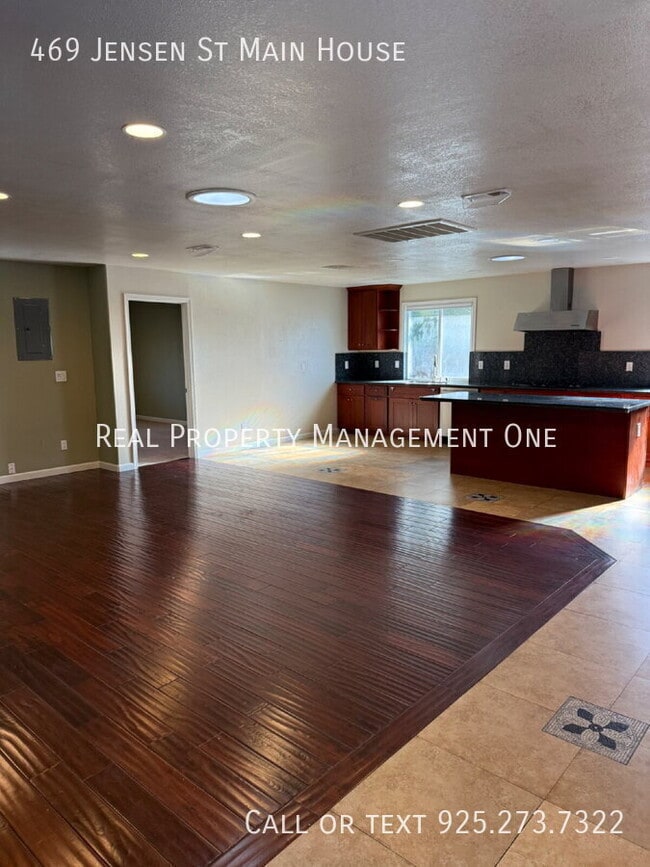 Building Photo - 469 Jensen St