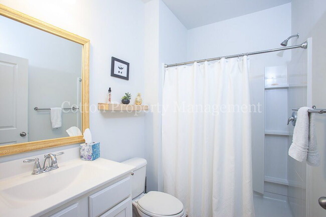 Building Photo - 142 Presley Ln