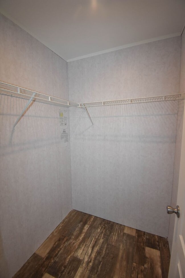 Building Photo - Two Bedroom Updated Mobile Home with Fenced Yard!