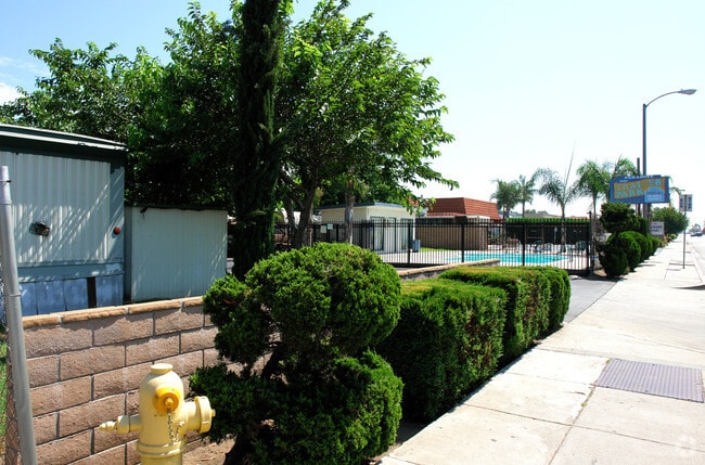 Building Photo - Paradise Travel Trailer Park