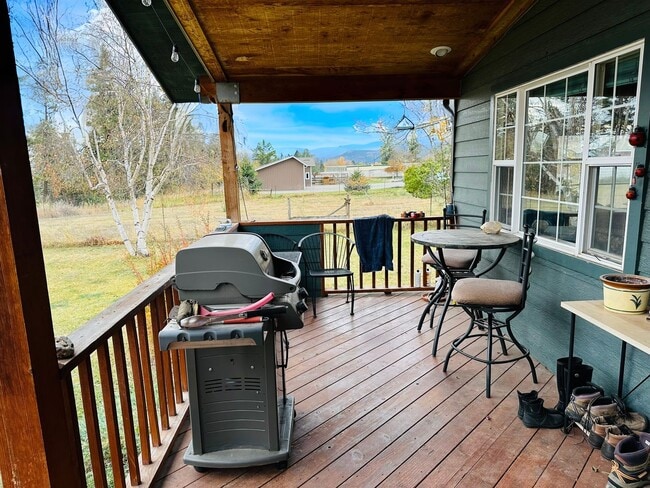 Building Photo - Kalispell Home with stunning mountain views