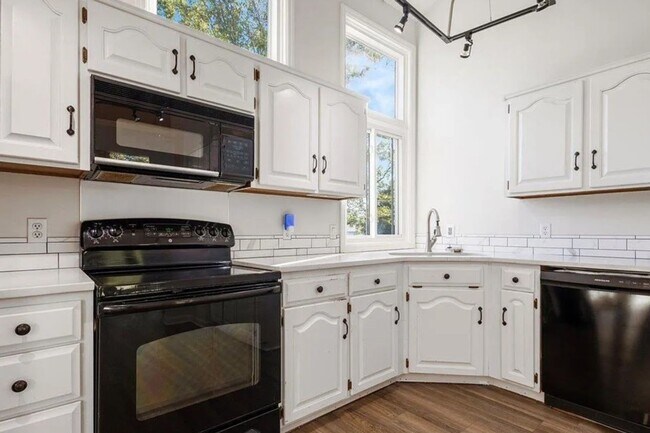 Building Photo - Exceptional Millard School District Home F...